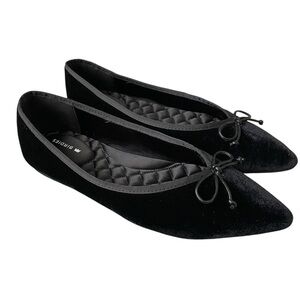 NWOT Birdies the Goldfinch in Black Velvet. Women’s size 7.5